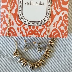 Stella & Dot necklace set with 2 sets of earrings